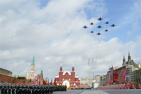 30-ти залповый салют завершит День Победы 2012