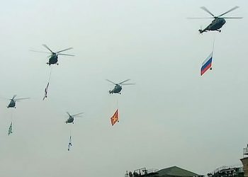 Парад победы 2012: зрелищный пролет вертолетов в Москве