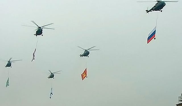 Парад победы 2012: зрелищный пролет вертолетов в Москве