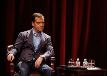 Из президента в премьеры: Медведев стал новым премьер-министром РФ