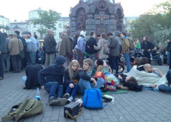 Около 100 оппозиционеров оккупировали Китай-город в Москве