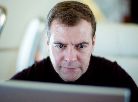 Медведев поблагодарил всех в Twitter за поддержку
