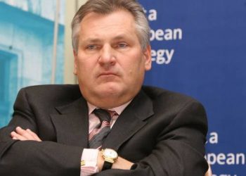 Квасьневский считает бойкот Евро-2012 «вредным» для Тимошенко