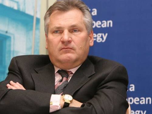 Квасьневский считает бойкот Евро-2012 «вредным» для Тимошенко