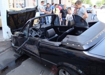 В Одессе кабриолет «BMW» протаранил пять машин