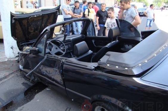 В Одессе кабриолет «BMW» протаранил пять машин