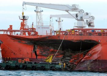 В Тихом океане столкнулись два корабли ВМС США