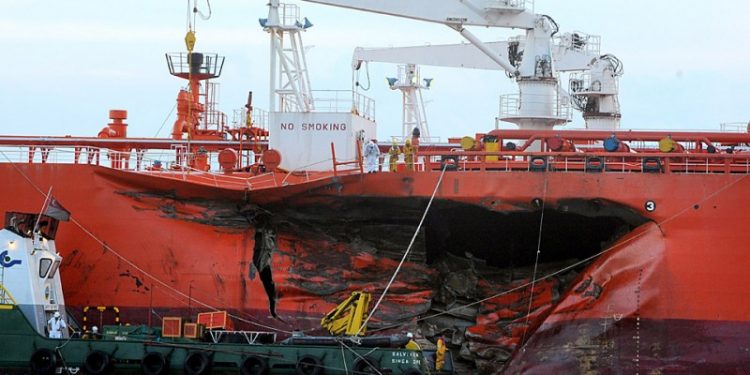 В Тихом океане столкнулись два корабли ВМС США