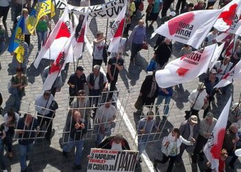 Оппозиция хочет свергнуть «монархию Януковича»