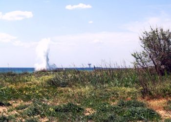 На пляже под Евпаторией нашли 9 немецких авиабомб и мину