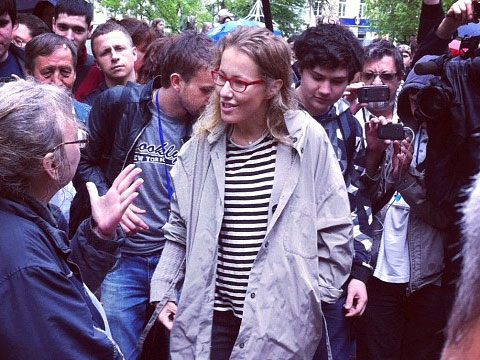 Ксения Собчак и Борис Немцов приехали на Чистые пруды