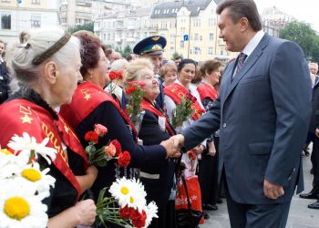 Президент Украины поздравил ветеранов с Днём Победы