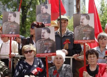 По Украине устанавливают памятники Сталину