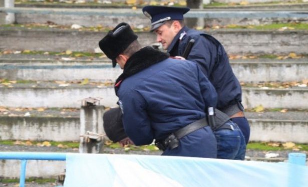 В Донецке футбольных болельщиков из Днепропетровска «Беркут» успокаивал электрошокерами и дубинками