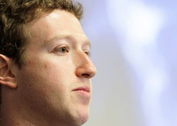 Ціна акцій Facebook впала на 13%
