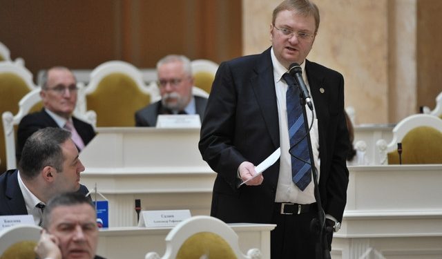 За призыв отменить гомосексуализм депутат Милонов получил «Серебряную калошу»
