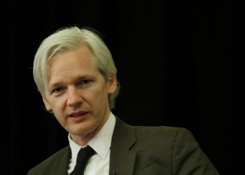 Джулиан Ассанж просит Эквадор предоставить ему политическое убежище