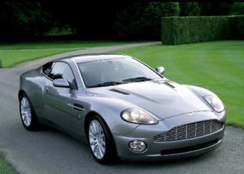 Майбутній Aston Martin Vanquish «спійманий» без маскування