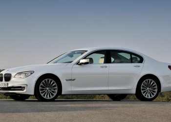 BMW злегка оновила «сімку»