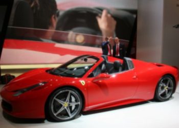 Засліплюючий Ferrari 458 Spider з'явився в київському салоні Ferrari