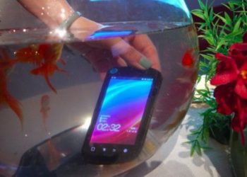 Водонепроникний смартфон Zing від Haier