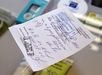 У Литві лікар отримала догану за нерозбірливий почерк