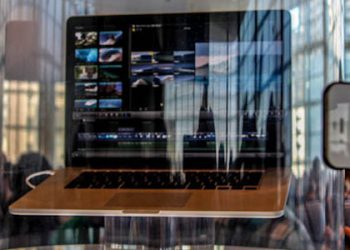 На думку аналітиків MacBook Pro з Retina-дисплеєм випередив конкурентів на роки