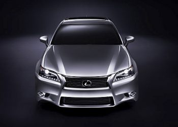 Lexus готує над-економну версію седану GS