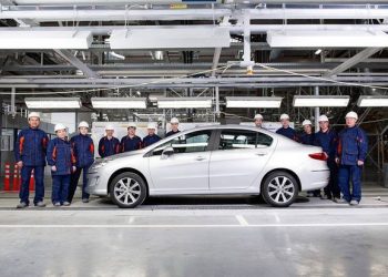 Peugeot 408 став на конвеєр