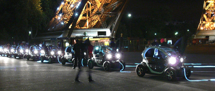 Від Ейфелевої вежі «зарядилися» десять Renault Twizy