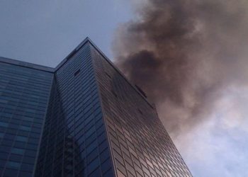 В Новосибирске загорелся бизнес-центр «Сан-Сити»