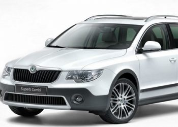 Skoda готує вседорожню версію Superb Combi