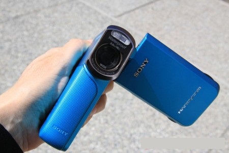 Sony показала водонепроникний камкордер
