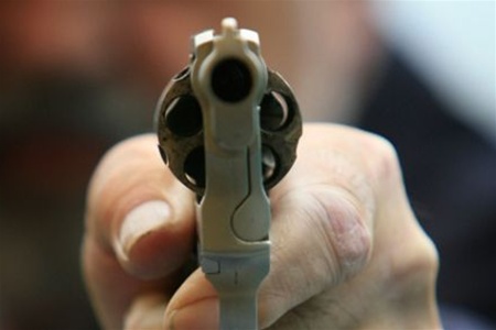 В Киеве два водителя выясняли, у кого больше преимуществ для выезда из парковки