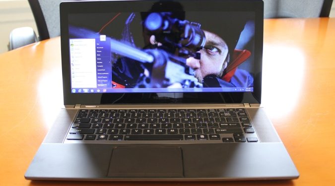 Перший в світі ноутбук з ультрашироким екраном від Toshiba