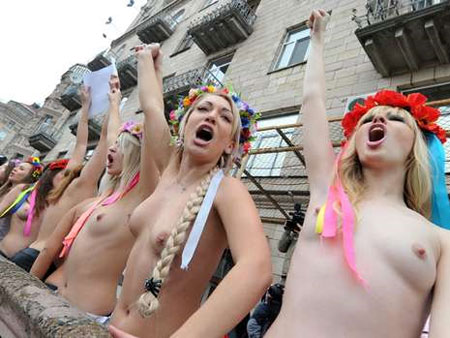 Неизвестные похитили украинских феминисток