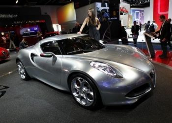 Спортивне купе Alfa Romeo 4C надійде в продаж швидше ніж планувалось