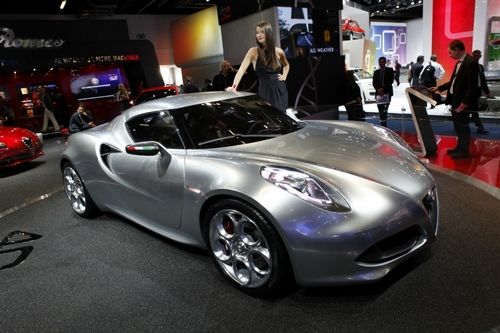 Спортивне купе Alfa Romeo 4C надійде в продаж швидше ніж планувалось