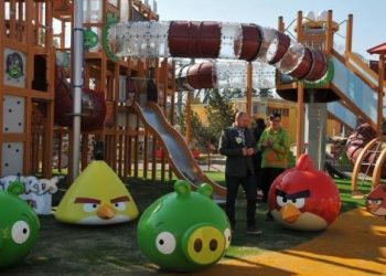 У Великобританії відкривається парк Angry Birds