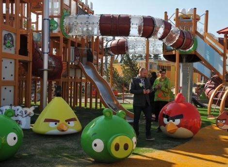 У Великобританії відкривається парк Angry Birds