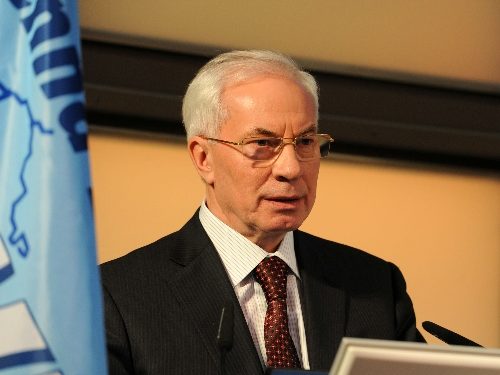 Азаров признался, что во время Евро будет болеть за сборную Украины
