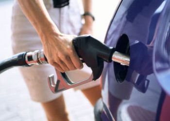 На радість українським водіям бензин почав дешевшати