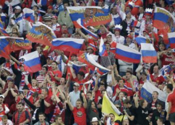 Евро-2012: футбольный союз РФ призвал фанов не позорить страну