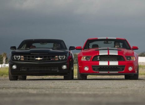 Shelby GT500 і Camaro ZL1 «зчепилися» в поєдинку на трасі