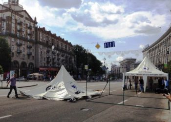 Рабочие справились с подтоплением фан-зоны Евро-2012 в центре Киева