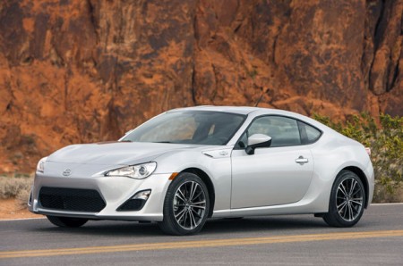Через відсутність сторінки в інструкції Scion FR-S і Subaru BRZ можуть выдкликати