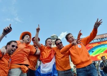 Голландские фаны по ошибке прилетели в Одессу