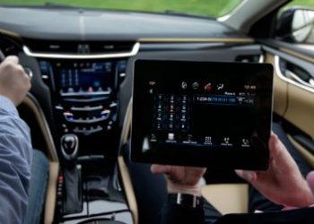 У комплектацію Cadillac XTS 2013 додано iPad
