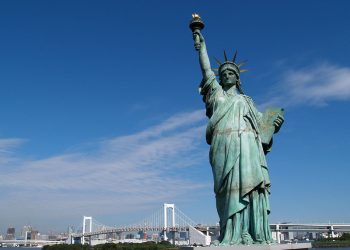 Америка не будет депортировать молодых нелегалов