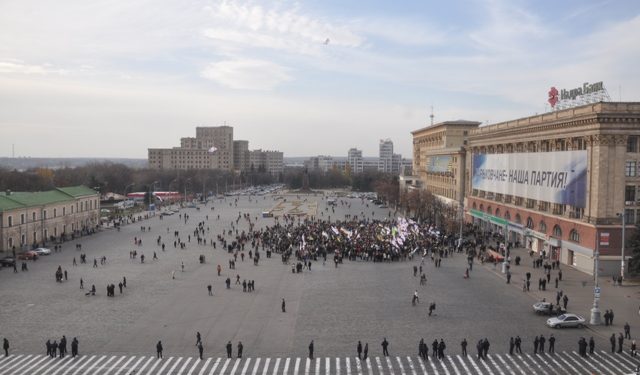 Возле фан-зоны Евро-2012 в Харькове митингуют против буржуйской власти